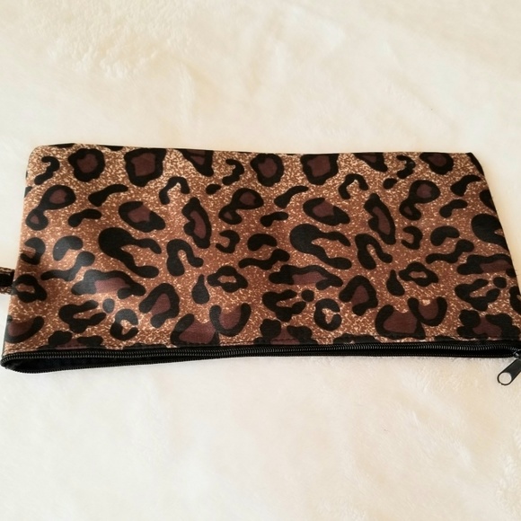Cheetah Printed Cosmetic Bag - Picture 4 of 4